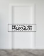 naklejka-pracownia-tomografii-35x10cm-w01-min