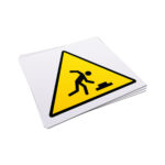 Naklejka ostrzegawcza - Niebezpieczeństwo potknięcia się - 10x9cm