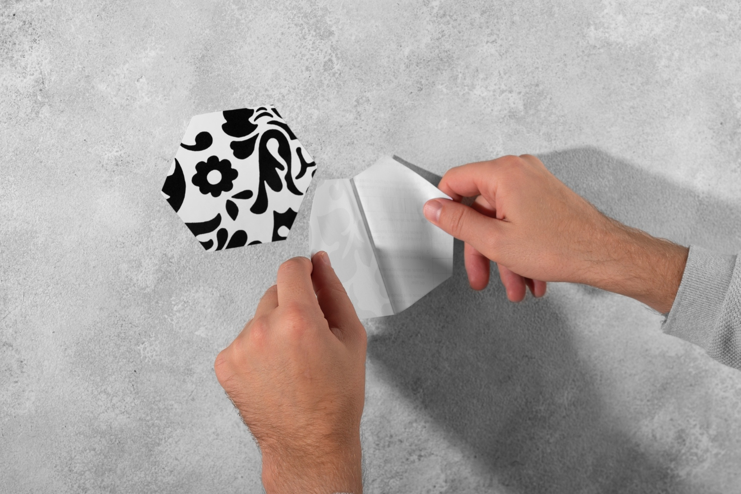 Przyklejanie naklejki drukowanej