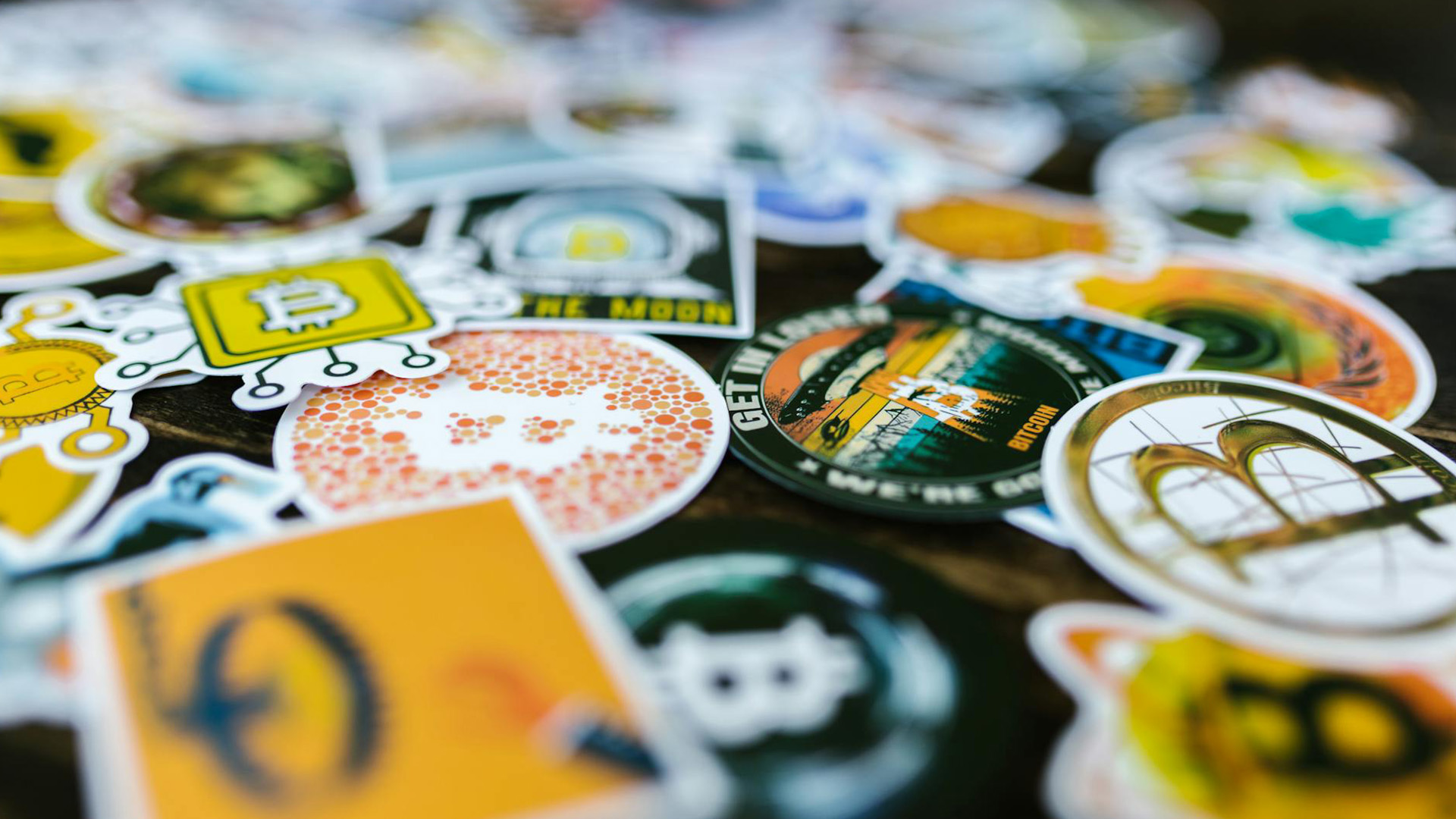 Jak wybrać naklejki reklamowe